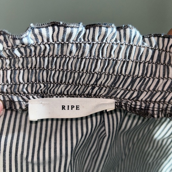 Off the Shoulder - Picture 2 of 2